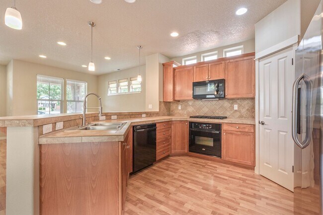 Building Photo - Executive style home