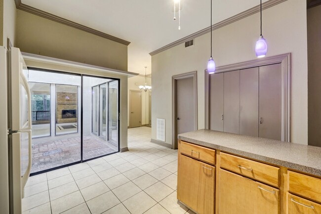 Building Photo - 3158 W Holcombe Blvd