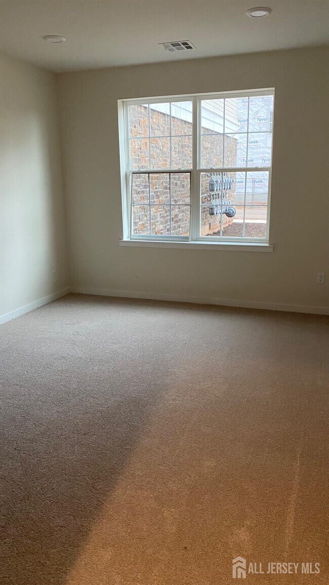 Building Photo - 611 Lorhan Dr