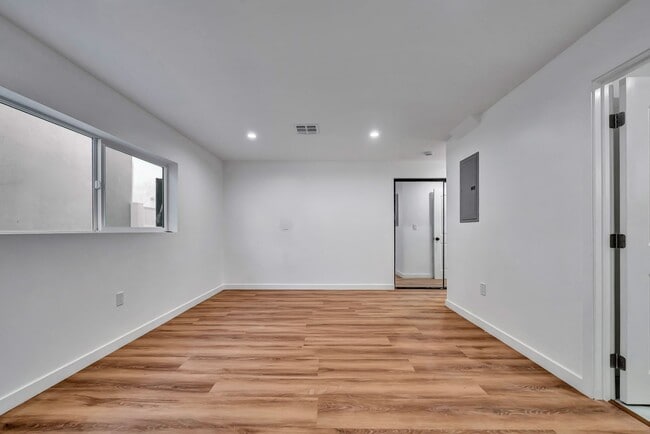 Building Photo - 11845 Hamlin St