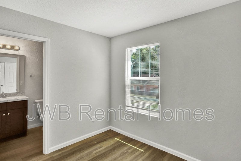 Building Photo - 627 Blodgetts Ln