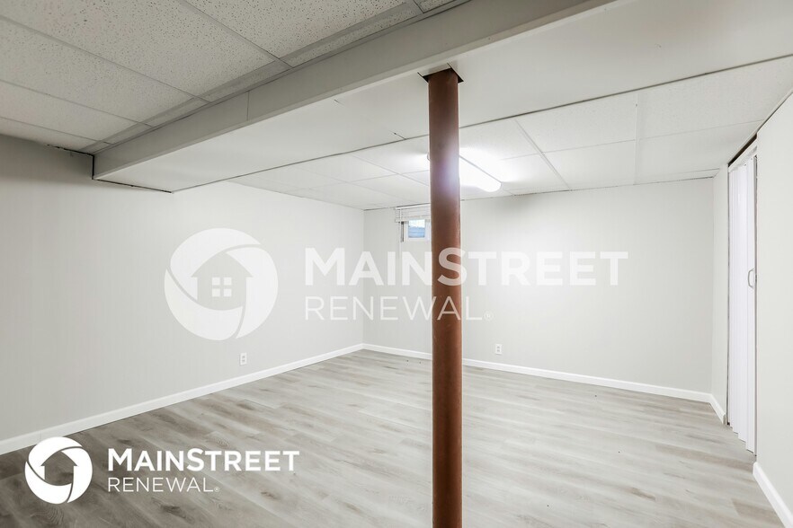 Building Photo - 9505 Newton Ave