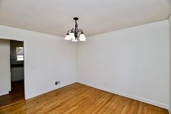 Building Photo - 1912 Dominion Dr