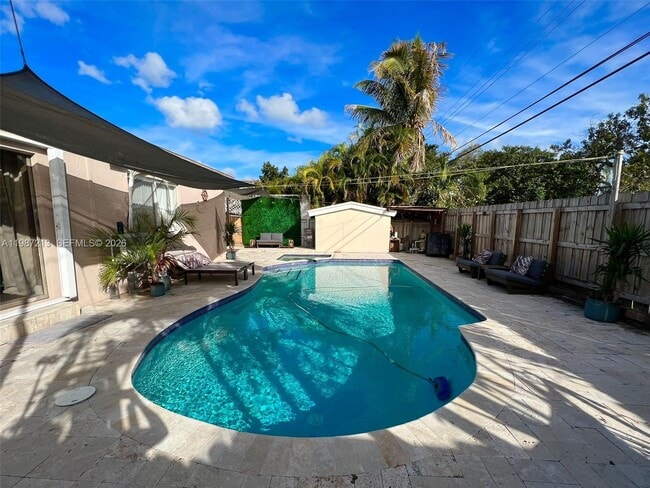 Building Photo - 2040 NE 183rd St