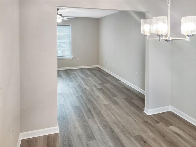 Building Photo - 533 Dove Way