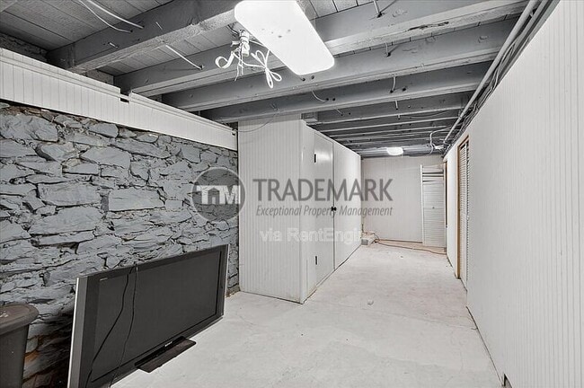 Building Photo - 255 New Holland Ave