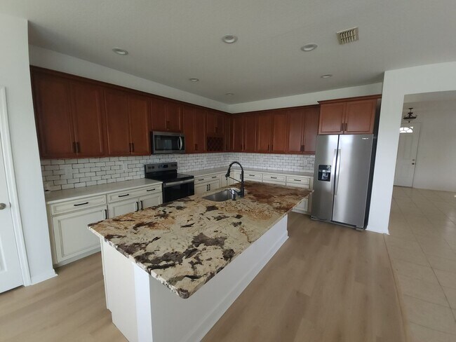 Building Photo - Stunning 4-Bedroom, 2.5-Bathroom Home with...
