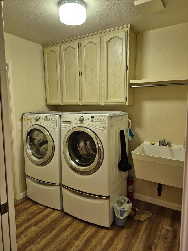 Building Photo - 7755 Laguna Azul Ave