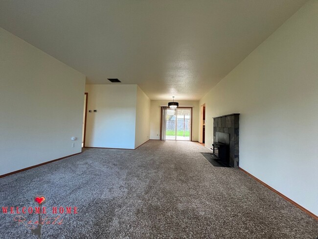 Building Photo - Beautiful Remodeled Rambler!!!  Come enjoy...