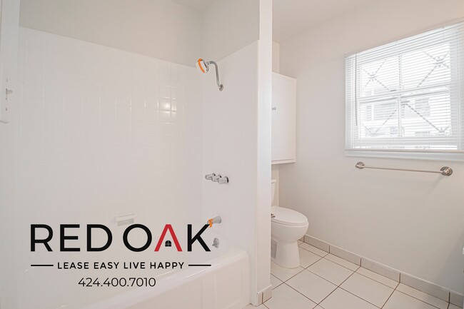 Building Photo - 1828-1850 N Edgemont Street