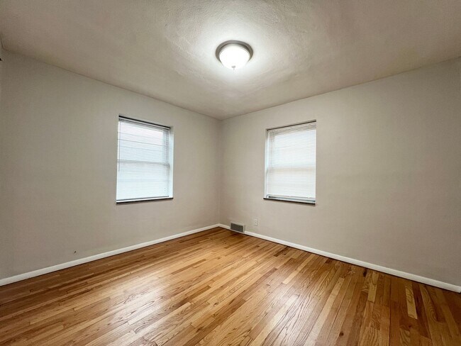 Building Photo - 5012-5014 Jamieson