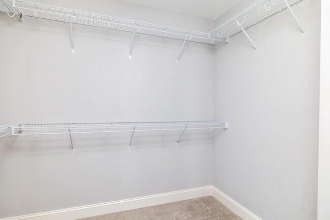 Building Photo - Maryville 37801 - 4 bedroom, 2.5 bath home...