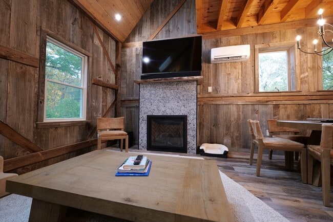 Building Photo - 23 Winter St