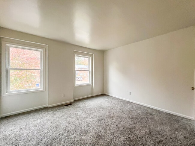 Building Photo - 24 Fox Hill Dr