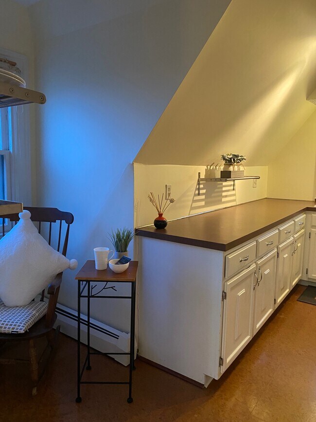 Kitchen - 273 Bowen St