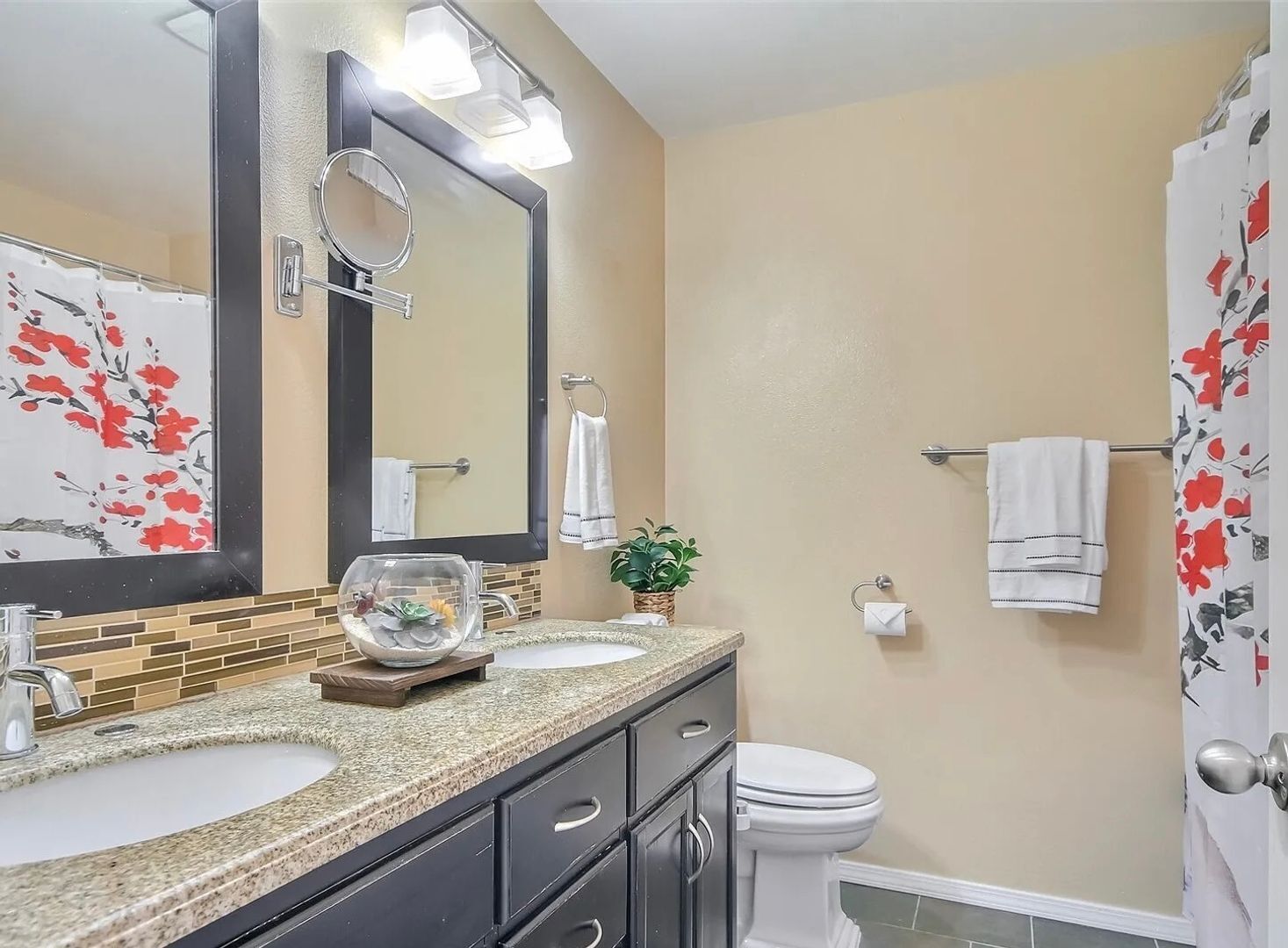 Building Photo - Bothell Townhouse