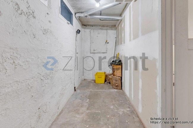 Building Photo - 3010 SE Lambert St