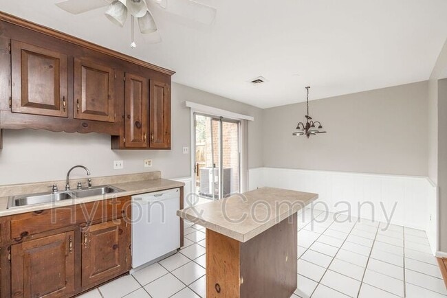 Building Photo - 218 Newstead Dr