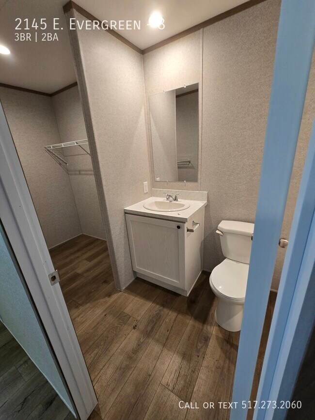 Building Photo - 2145 E. Evergreen-8