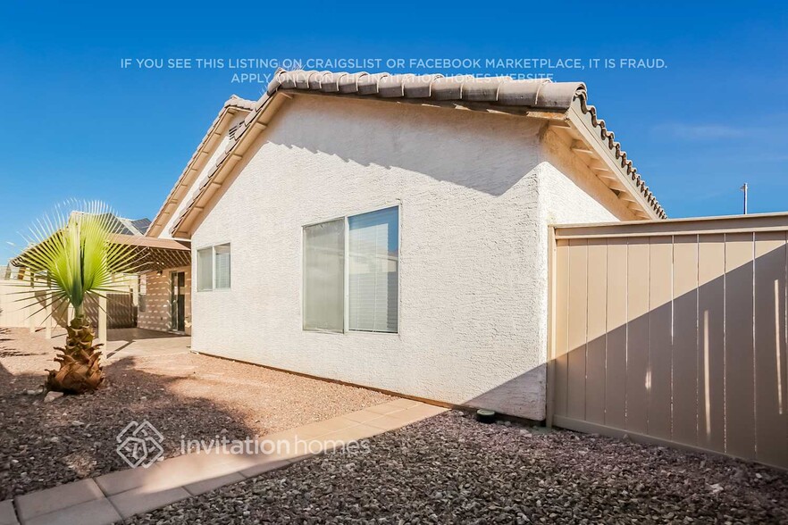 Building Photo - 829 Beefeater Pl