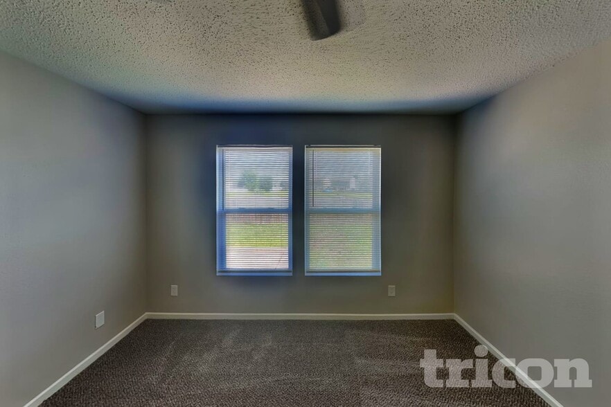 Building Photo - 2869 Ludwig Dr