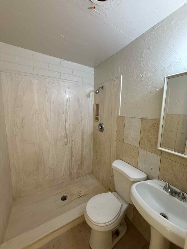 Building Photo - 705 W Irvington Rd