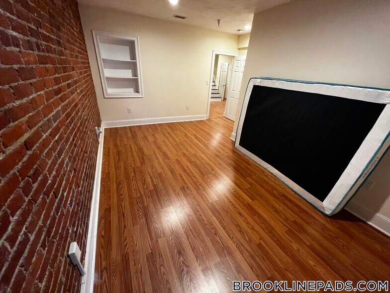 Building Photo - 1203 Beacon St