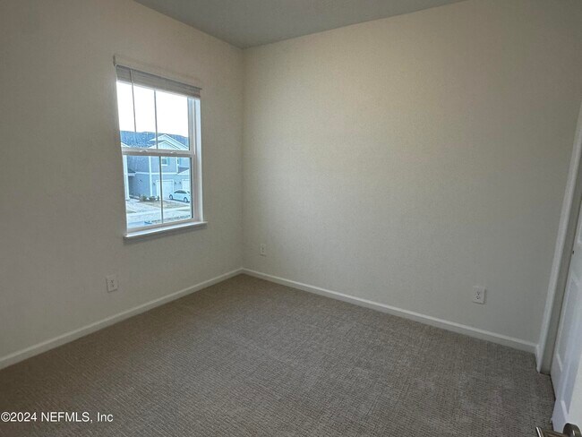 Building Photo - 315 Brandon Lks Dr