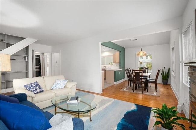 Building Photo - 2035 Manchester St NE