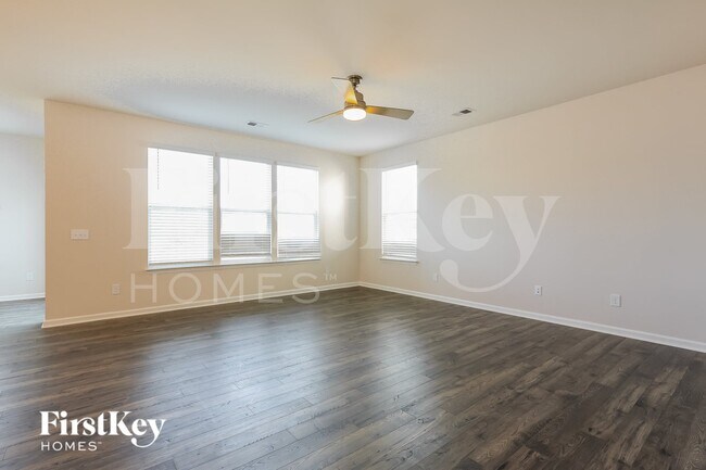 Building Photo - 557 Hillpark Ln