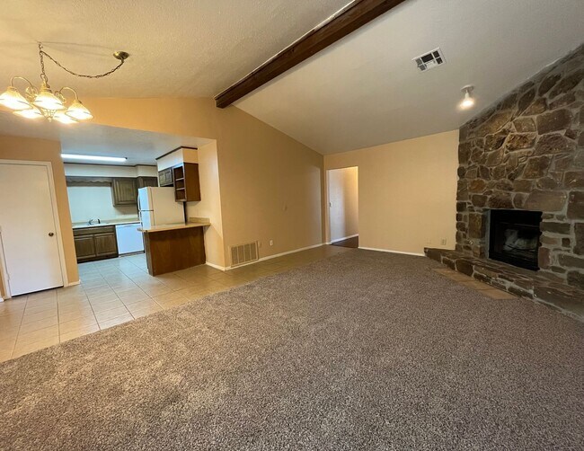 Building Photo - Broken Arrow duplex: 3 bedroom Duplex!