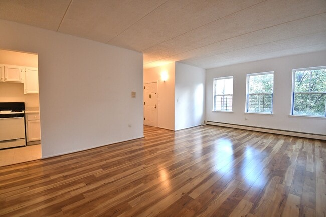 Building Photo - 811 Elton Ave