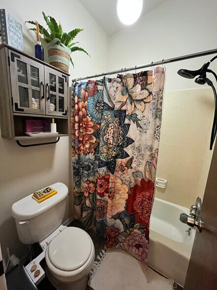 Building Photo - 1332 Millcreek Dr