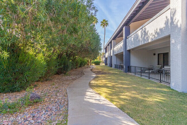 Building Photo - 7350 N Pima Rd