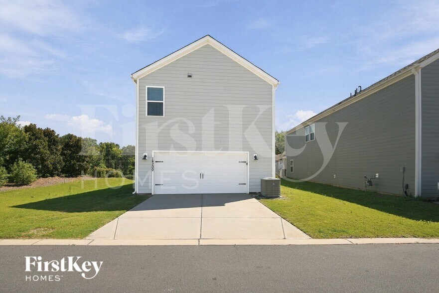 Building Photo - 14200 Laughing Gull Dr