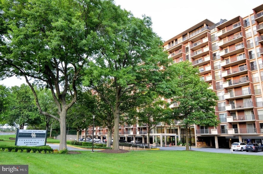 Building Exterior - 1300 Army Navy Dr