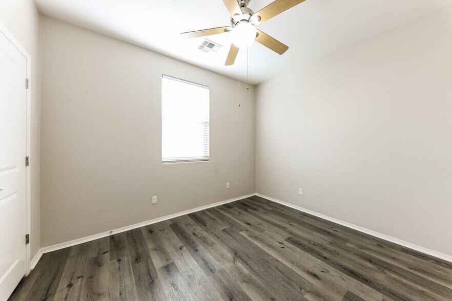 Building Photo - 1287 N 166th Ave