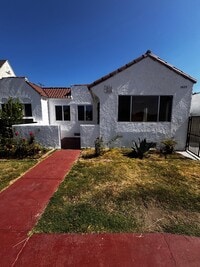 Building Photo - 2653 Flower St