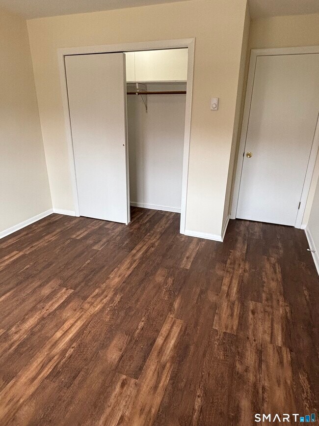 Building Photo - 26 Elmview Cir