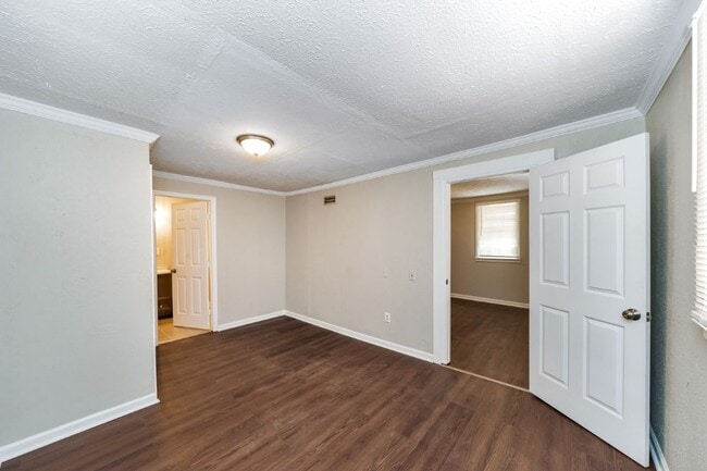 Building Photo - 620 5th Ave SW