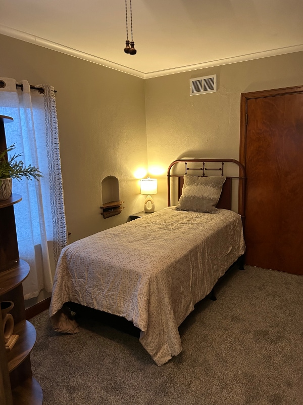 Building Photo - 320 W Hayes St