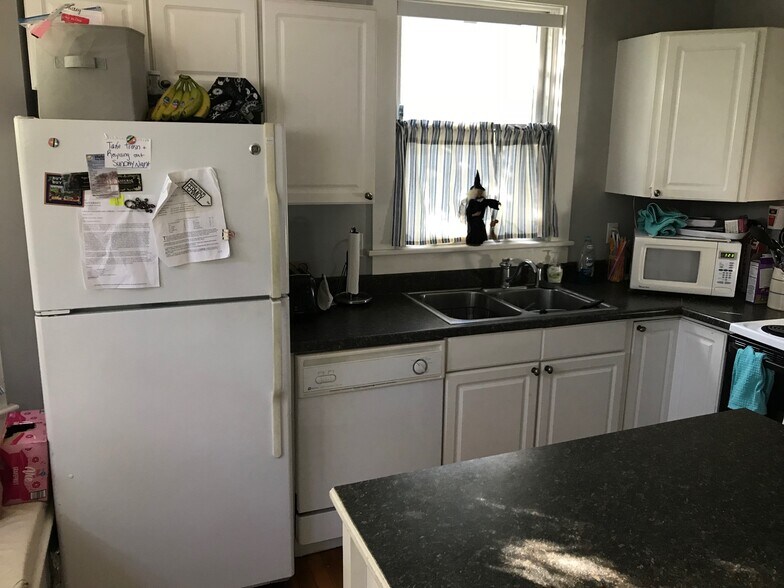 Building Photo - 11 Dean Ave