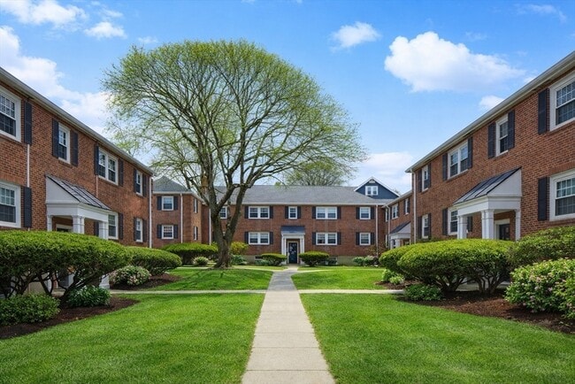 Building Photo - 926 Massachusetts Ave