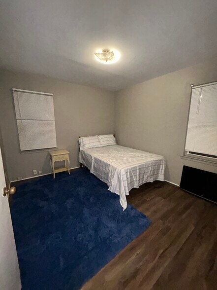 Building Photo - 4429 E 158th St