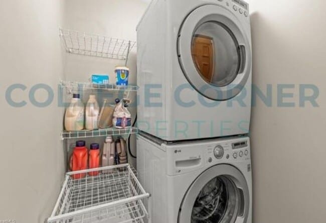 Building Photo - 639 S Poplar St