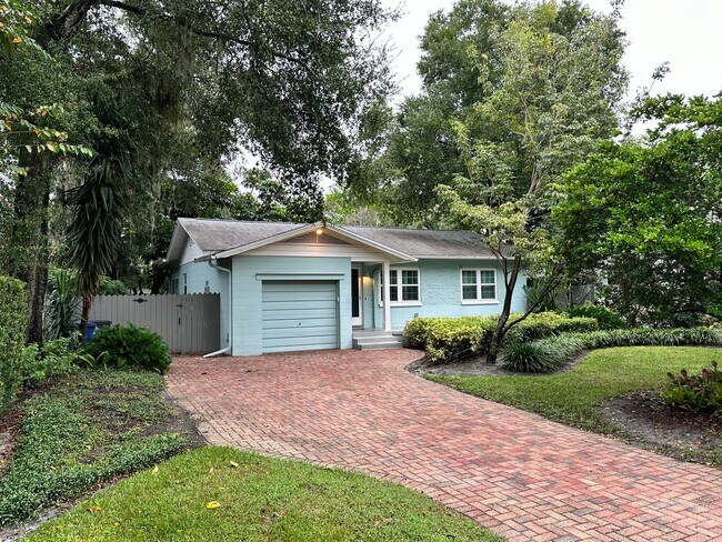 Primary Photo - Stunning 3/2 Bungalow near the historic di...