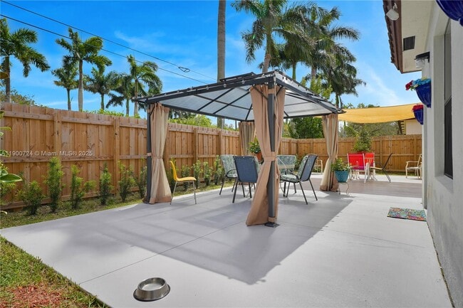 Building Photo - 151 NE 27th Terrace