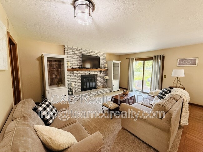 Building Photo - 8462 Glenbrook Dr