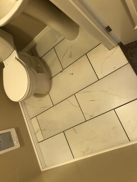 Half bath in master - 202 Farview Dr