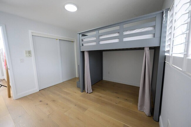 Building Photo - 2107 Dufour Ave